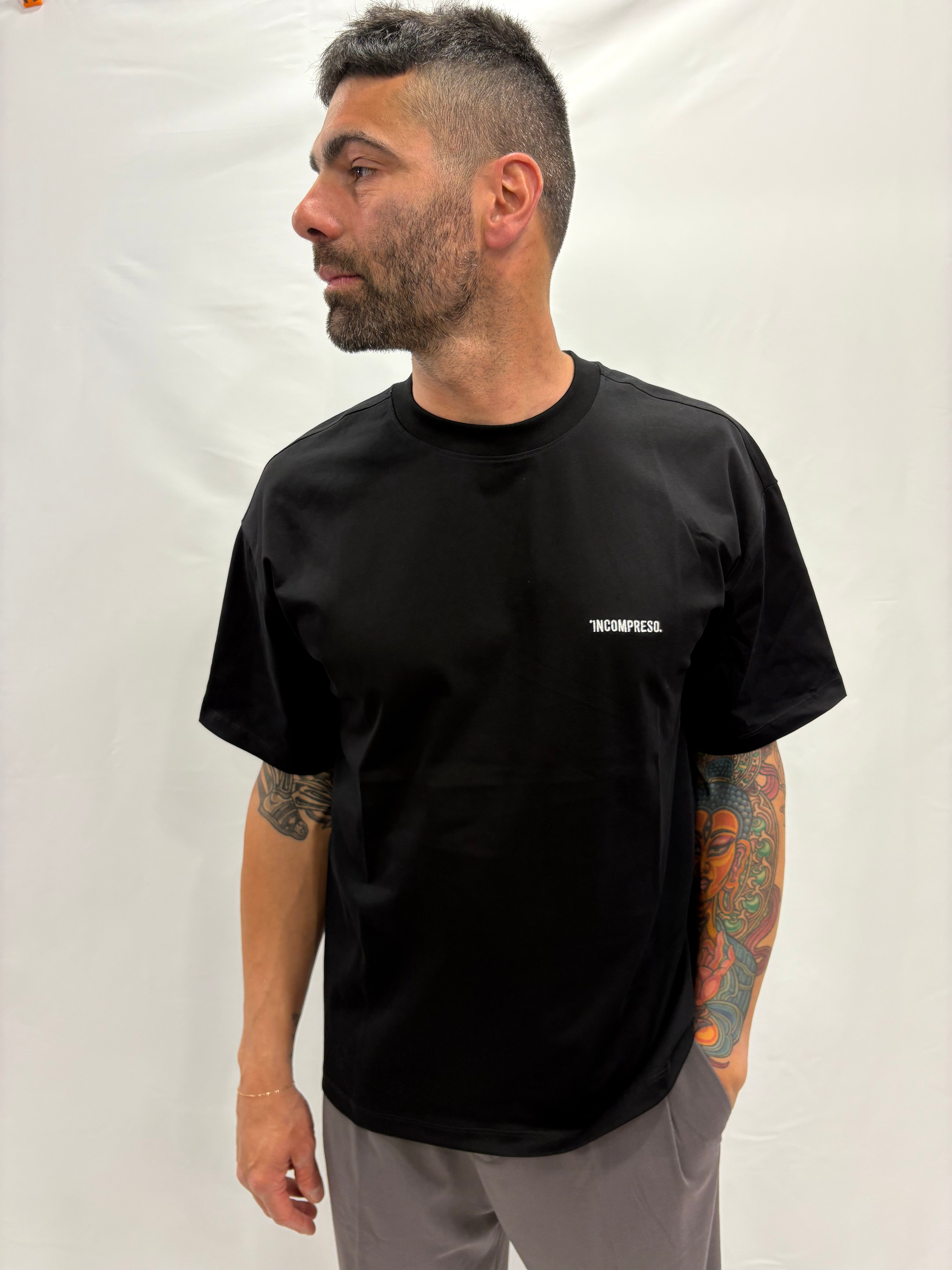 T-SHIRT INCOMPRESO LOGO RICAMO CROP NERA