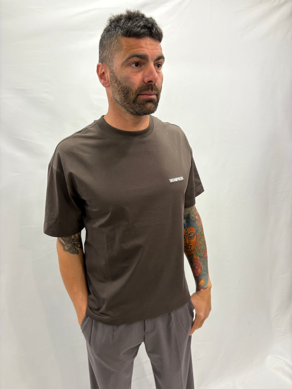 T-SHIRT INCOMPRESO LOGO RICAMO CROP MARRONE