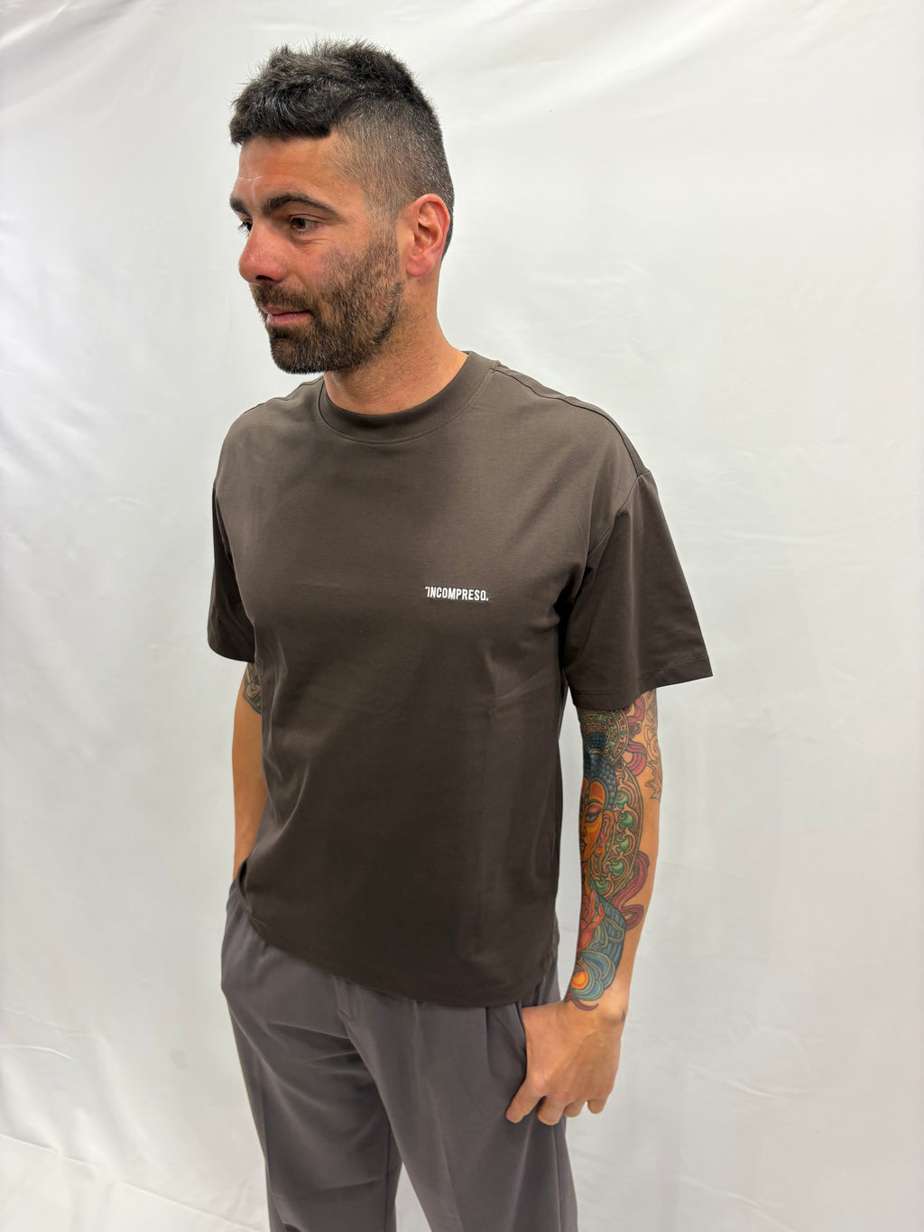 T-SHIRT INCOMPRESO LOGO RICAMO CROP MARRONE