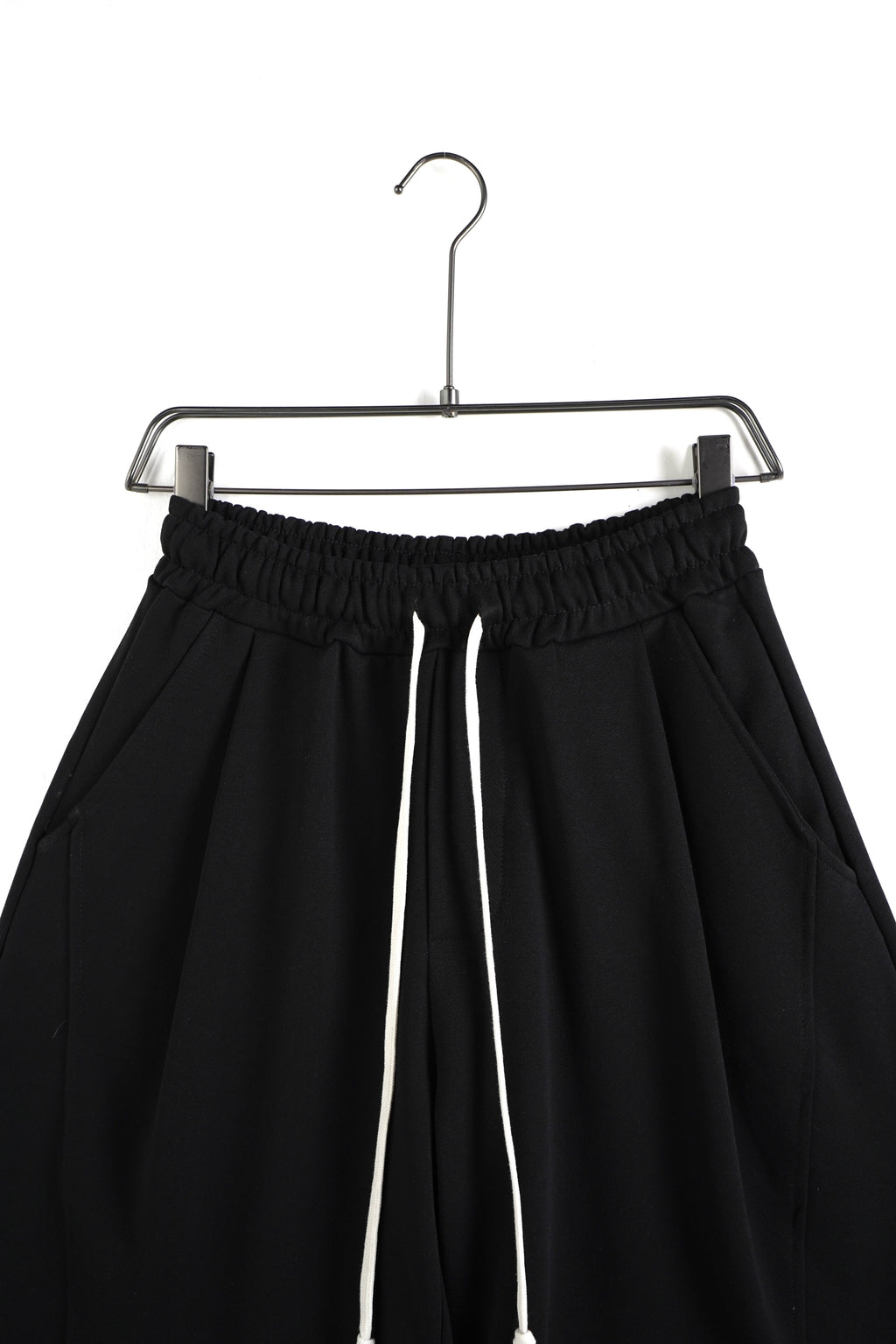 PANTALONCINO BALLOON IN FELPA NERO