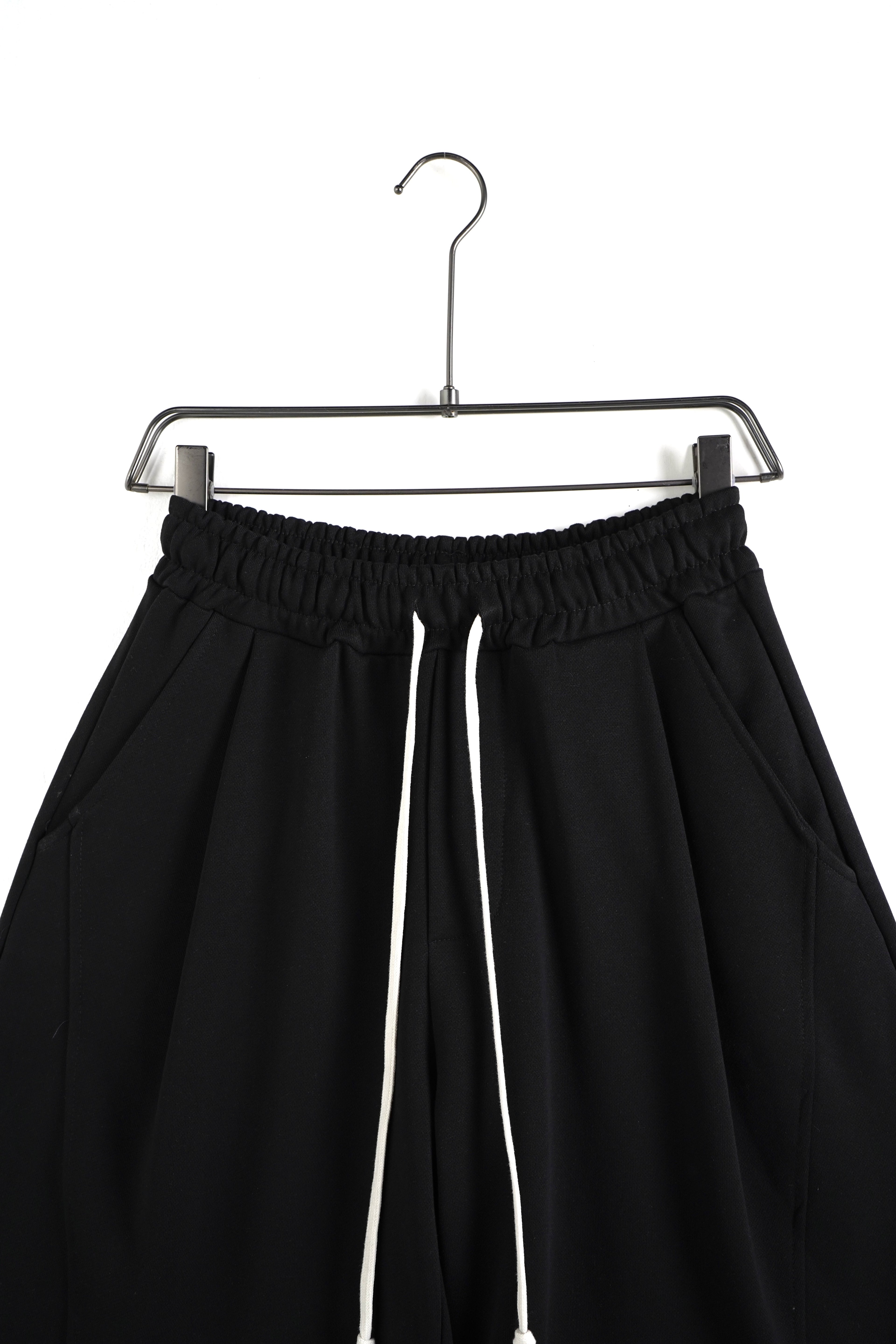 PANTALONCINO BALLOON IN FELPA NERO